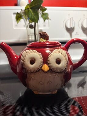 Grasslands Road Crimson Hollow Ceramic Owl Teapot with Acorn Lid Rare Item!